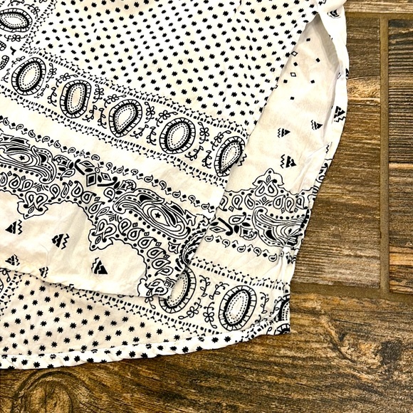 Lush Sz L Geometric Print Long Sleeve Collar Button Down Blouse - Picture 6 of 8